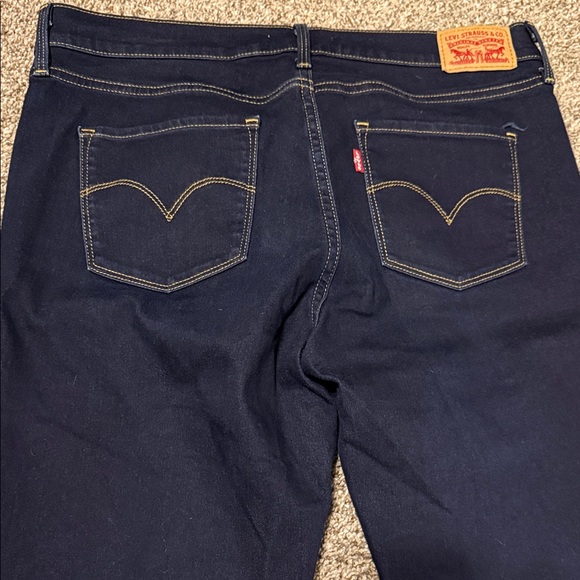 Levi's Women's 315 Shaping Bootcut Jeans - Picture 2 of 5